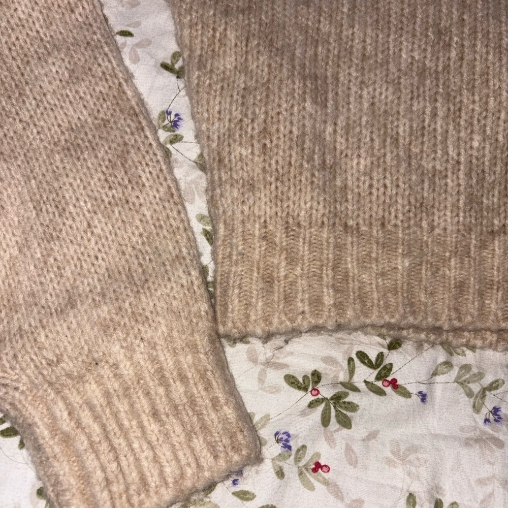 Garage Women's beige off the shoulder Sweater - Picture 4 of 4